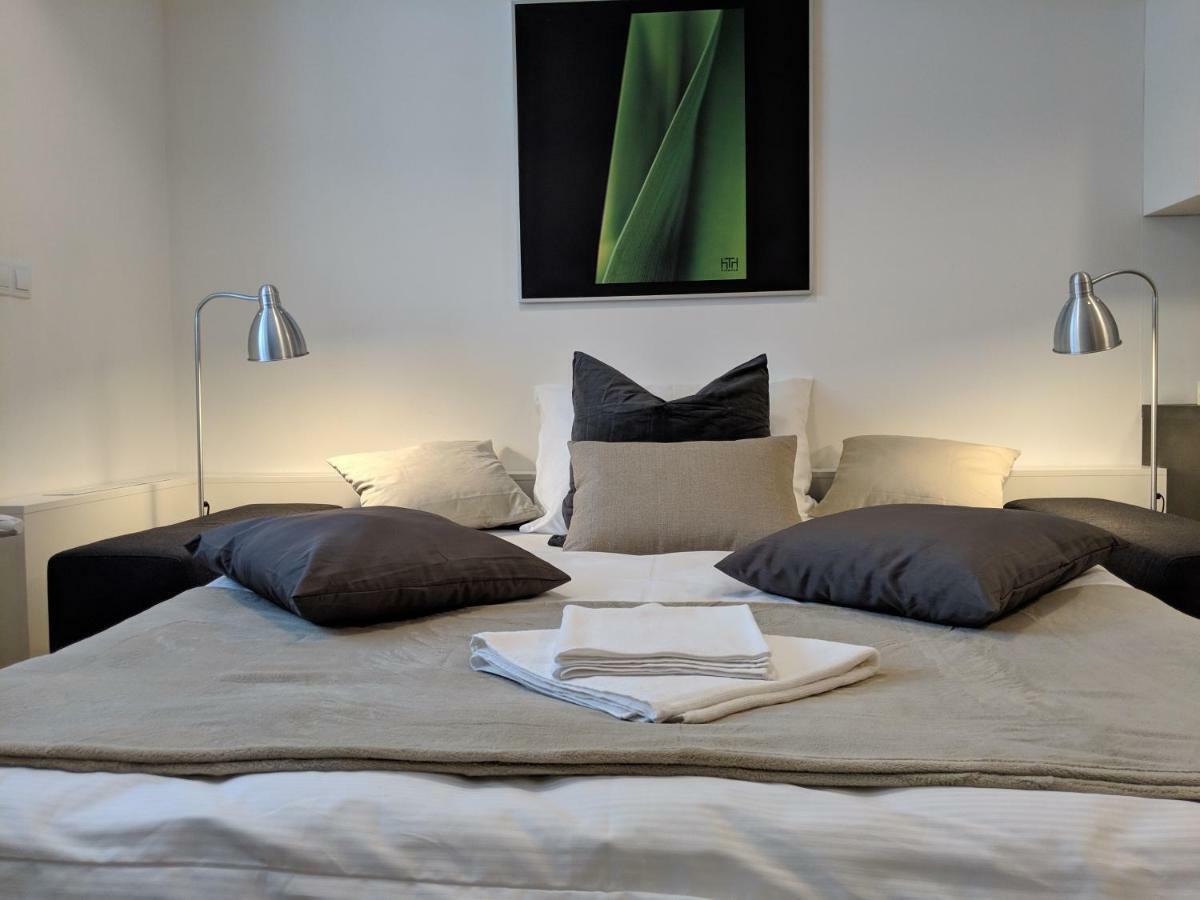 Ap 1 - Apartments 4U Brezinova "Overnight Simply" Hradec Králové Exteriör bild