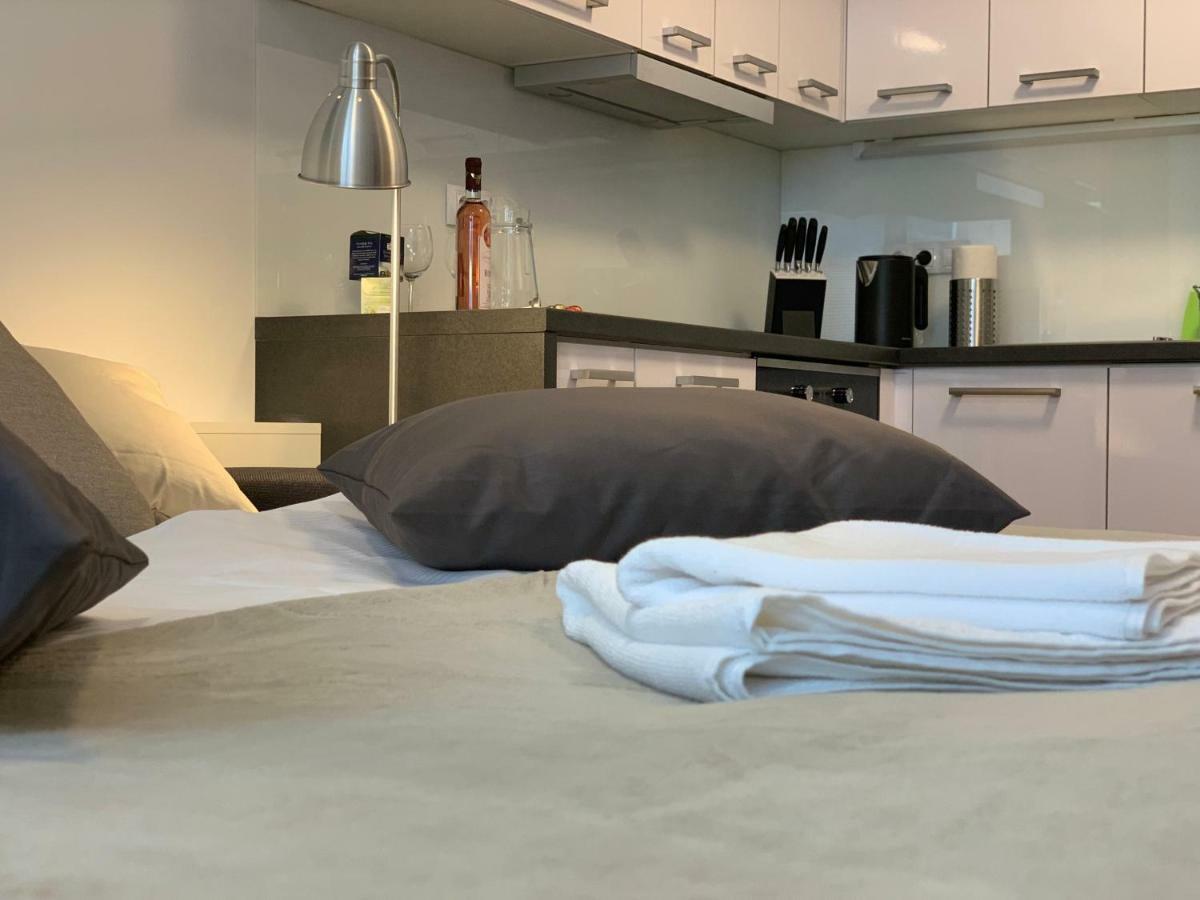 Ap 1 - Apartments 4U Brezinova "Overnight Simply" Hradec Králové Exteriör bild