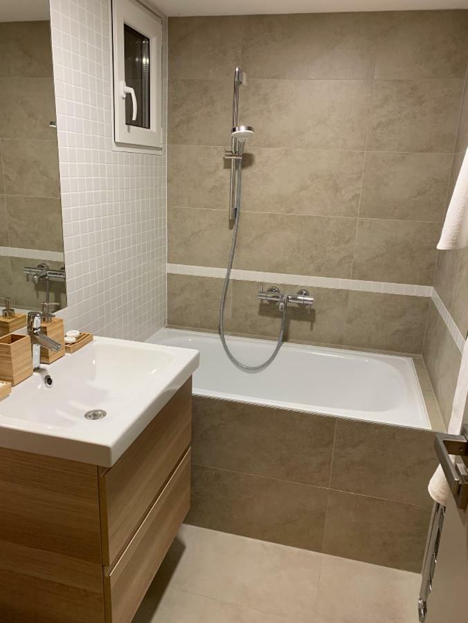 Ap 1 - Apartments 4U Brezinova "Overnight Simply" Hradec Králové Exteriör bild
