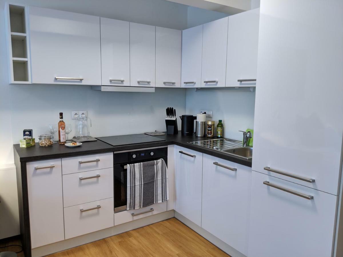 Ap 1 - Apartments 4U Brezinova "Overnight Simply" Hradec Králové Exteriör bild