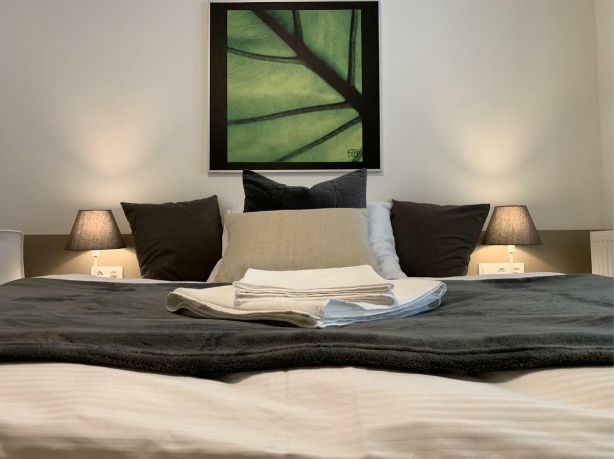 Ap 1 - Apartments 4U Brezinova "Overnight Simply" Hradec Králové Exteriör bild