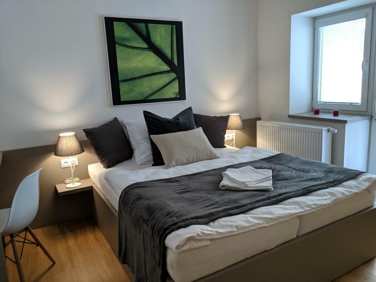 Ap 1 - Apartments 4U Brezinova "Overnight Simply" Hradec Králové Exteriör bild