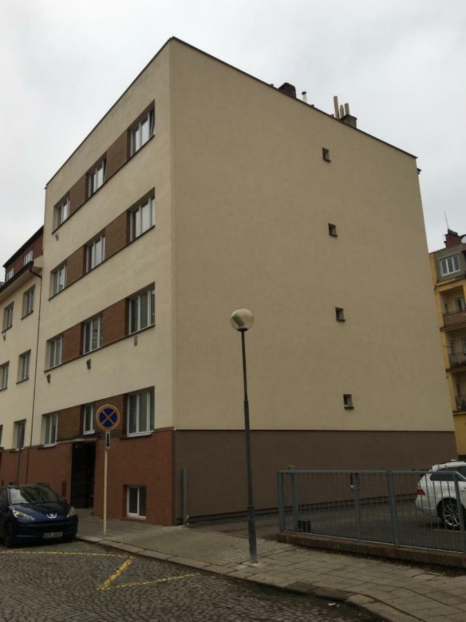Ap 1 - Apartments 4U Brezinova "Overnight Simply" Hradec Králové Exteriör bild